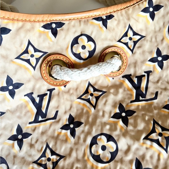 Authentic Louis Vuitton Monogram limited Edition Bulled MM - Picture 10 of 14